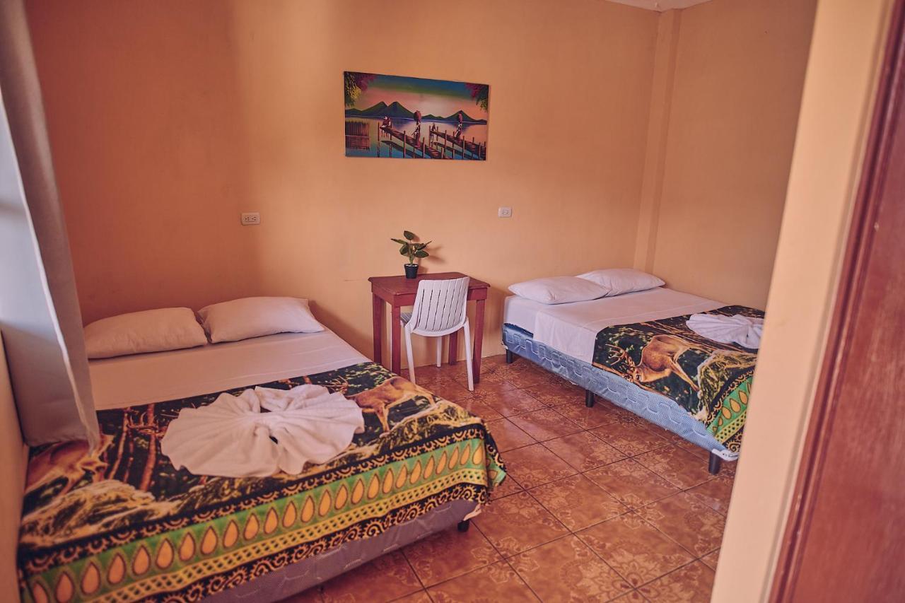 Amigos Hotel San Pedro La Laguna Ngoại thất bức ảnh